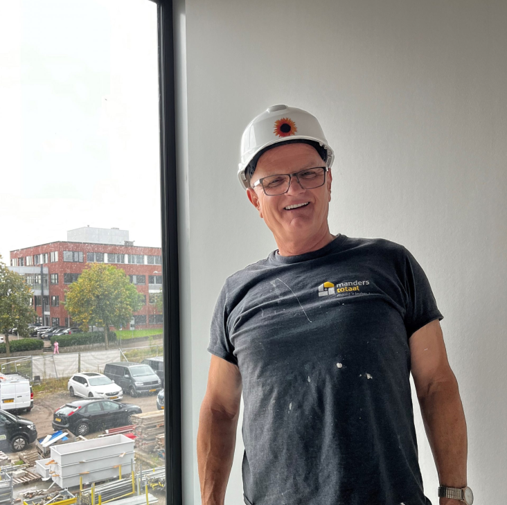 Meewerkend voorman schilder nieuwbouw